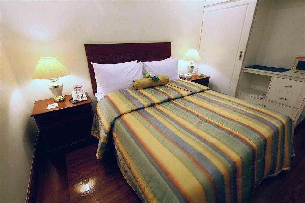 Vip Suite Hotel Makati City Buitenkant foto